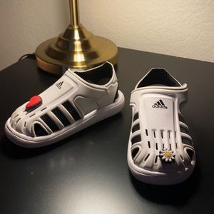 Kids Adidas shoe 9K US